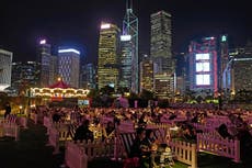 Hong Kong abre parque de atracciones con medidas anticovid