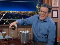 Stephen Colbert brinda con champán por la victoria de Joe Biden