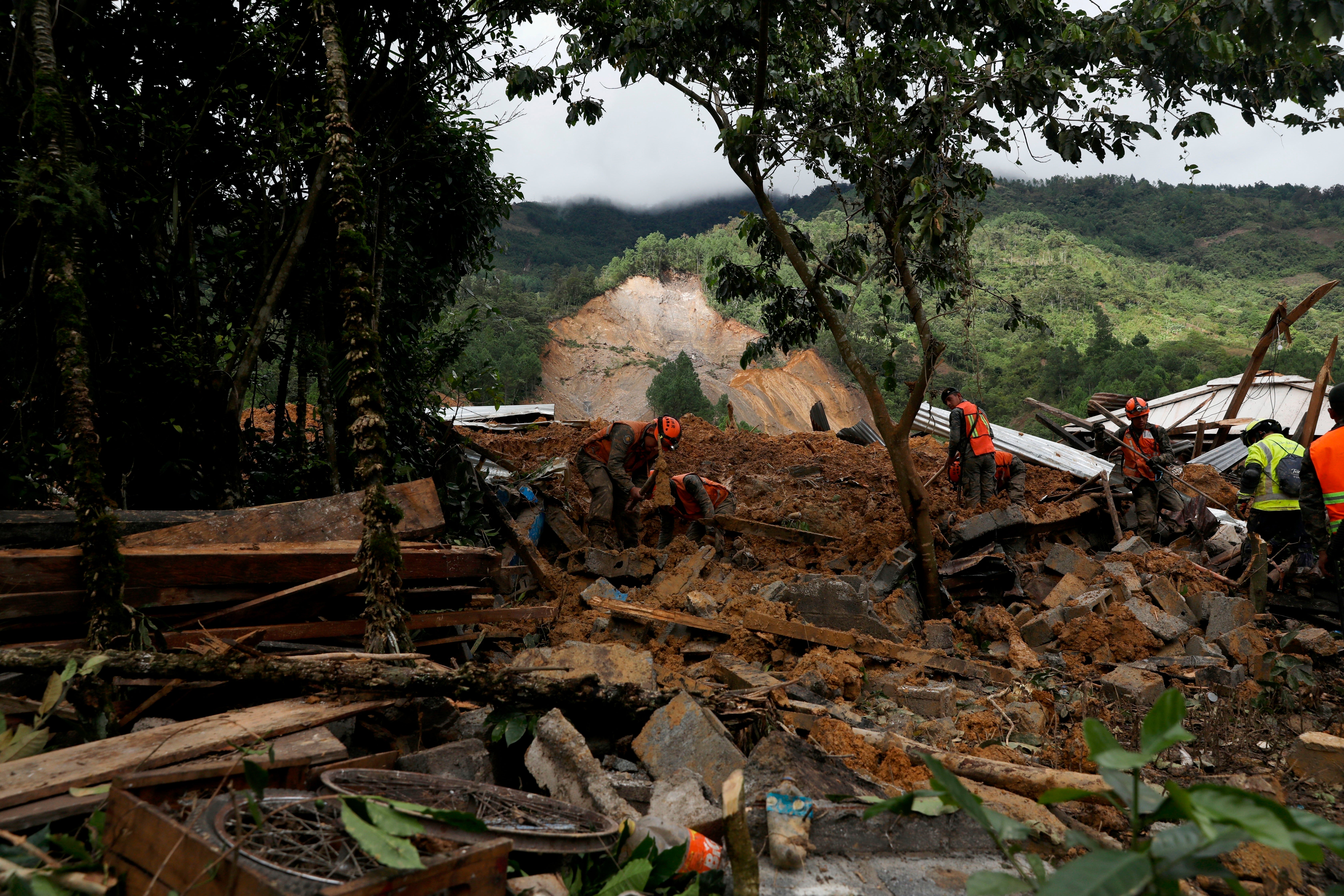 En Guatemala, la depresión tropical Eta dejó 44 fallecidos, un estimado de 99 desaparecidos y 372 mil personas afectadas.&nbsp;
