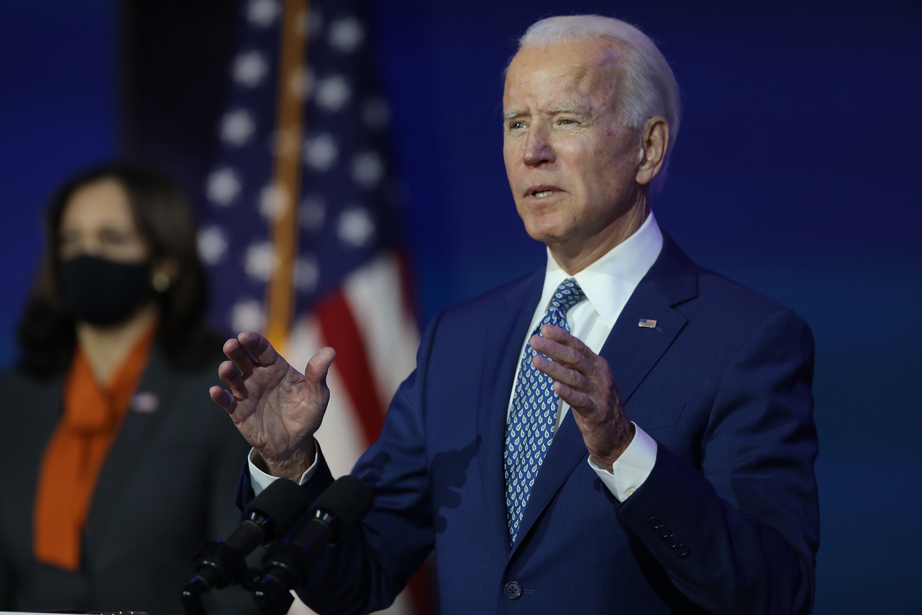 Equipo de Biden considera demandar por demora en el reconocimiento 
