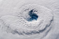 Los huracanes duran más tiempo tras tocar tierra: estudio