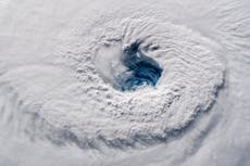 Los huracanes duran más tiempo tras tocar tierra: estudio