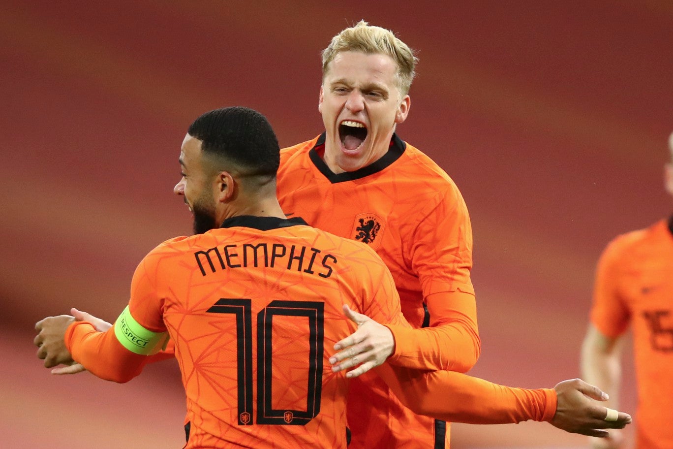 Donny van de Beek celebra el gol ante España