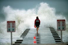 Florida: Eta se degrada a tormenta tropical, advierten “oleaje potencialmente mortal”