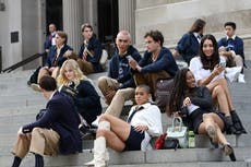Revelan inéditas fotos del nuevo elenco de Gossip Girl