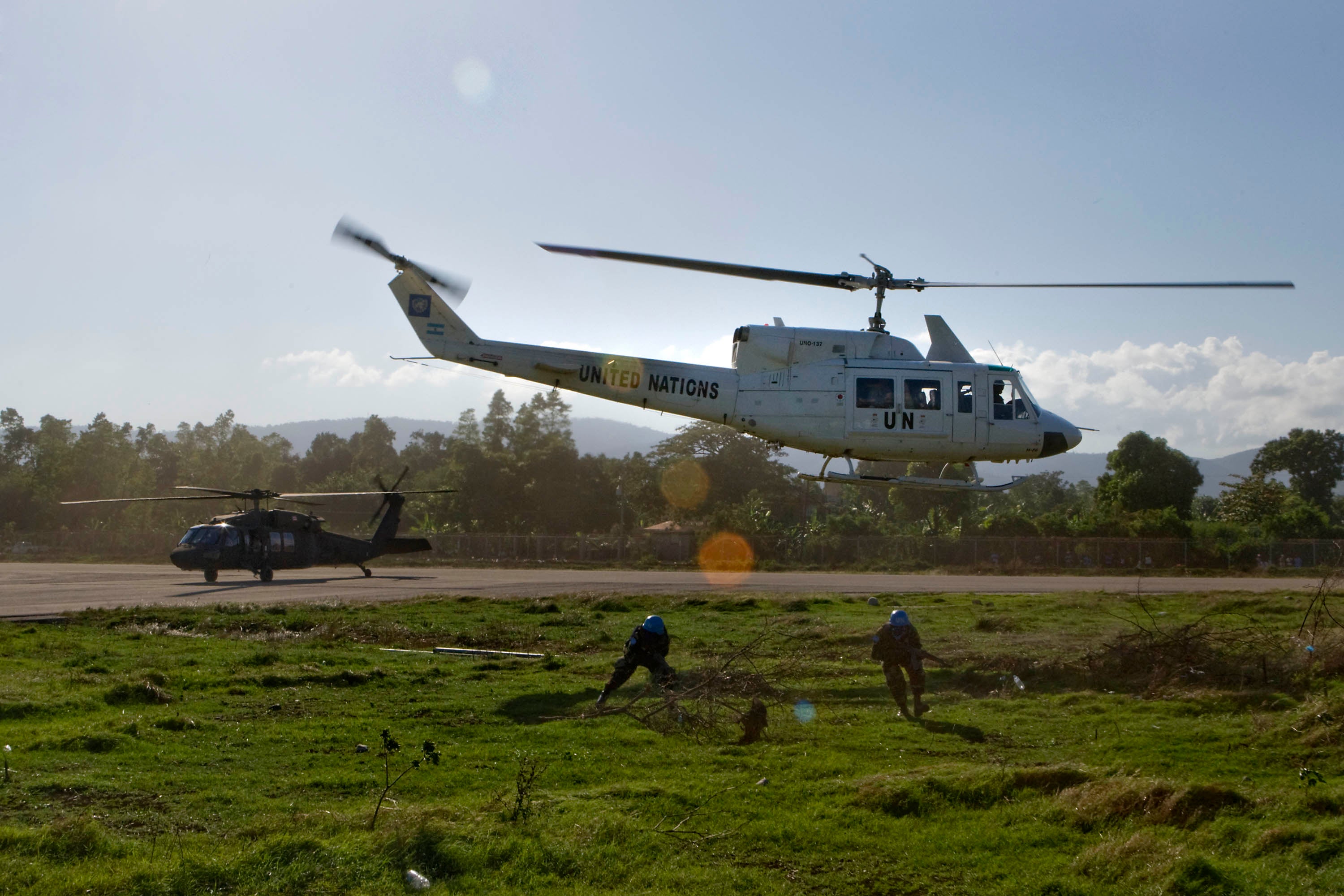 Un helicóptero operado por una fuerza internacional de fuerzas de paz se estrelló en la península egipcia del Sinaí.