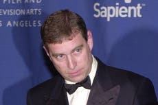 ¿Quién interpreta al príncipe Andrés en la temporada 4 de The Crown en Netflix?