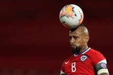 Con doblete de Vidal, Chile vence a Perú y revive