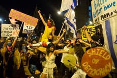 Miles de asistentes en la protesta semanal contra Benjamin Netanyahu