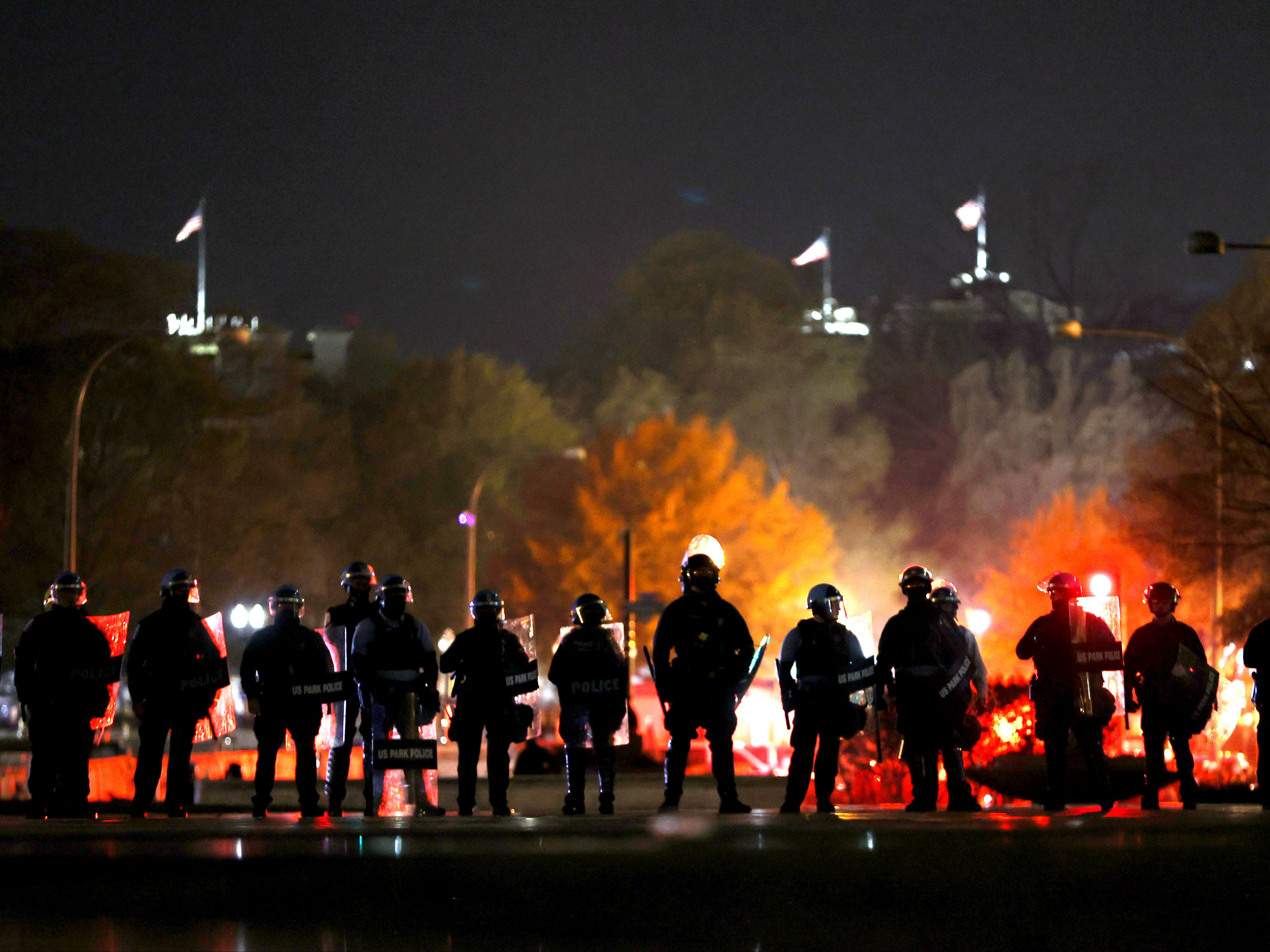 Un apuñalado y 20 arrestos deja la marcha MAGA mientras avanza a DC
