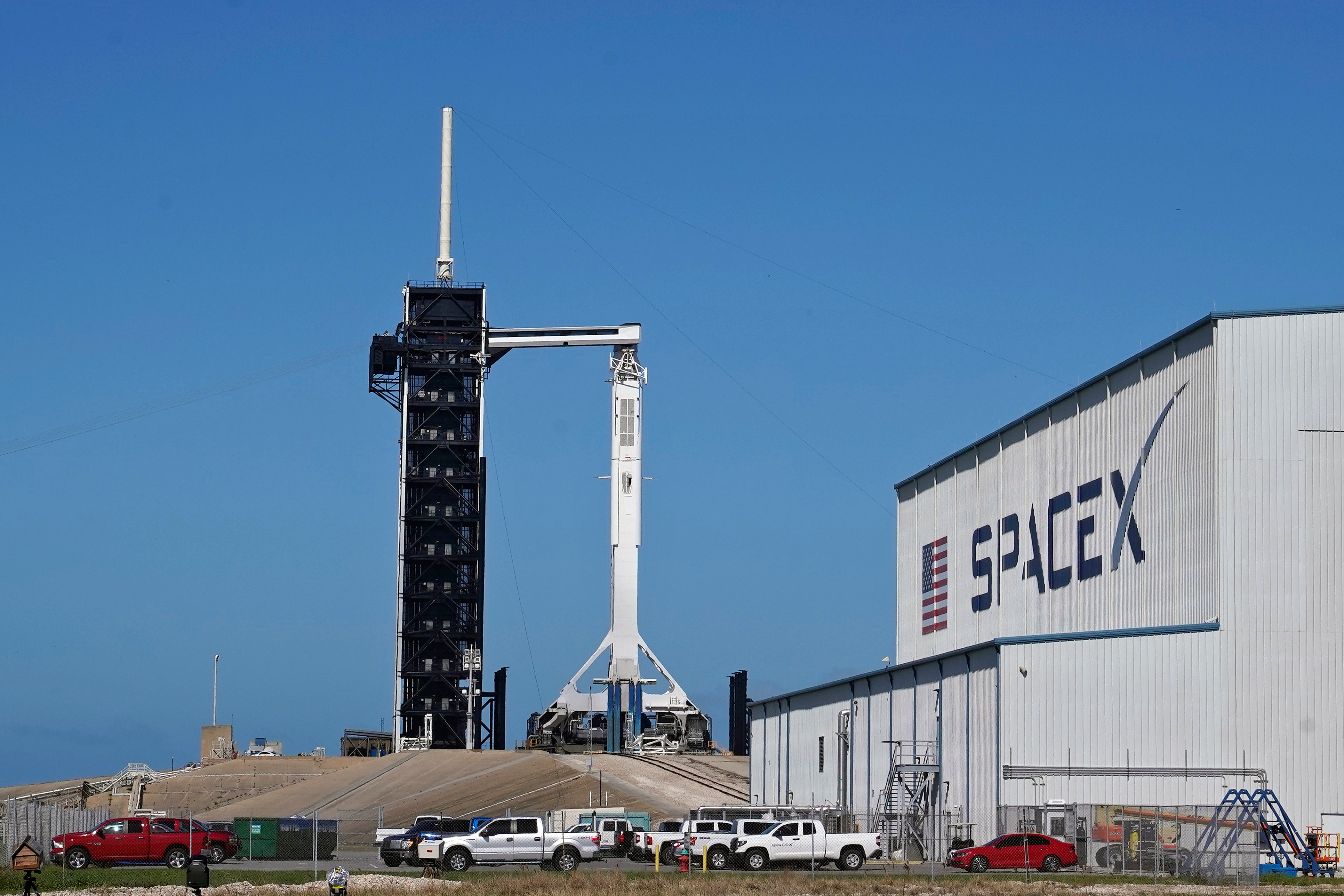 Un cohete Falcon 9 de la empresa SpaceX listo para su lanzamiento, el 13 de noviembre del 2020. El cohete estaba programado para su lanzamiento dos días después.&nbsp;