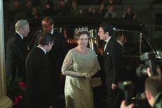 Biógrafa real critica serie que retrata a familia real como “villanos”