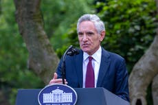 Biden acaba con un asesor de COVID-19 de Trump