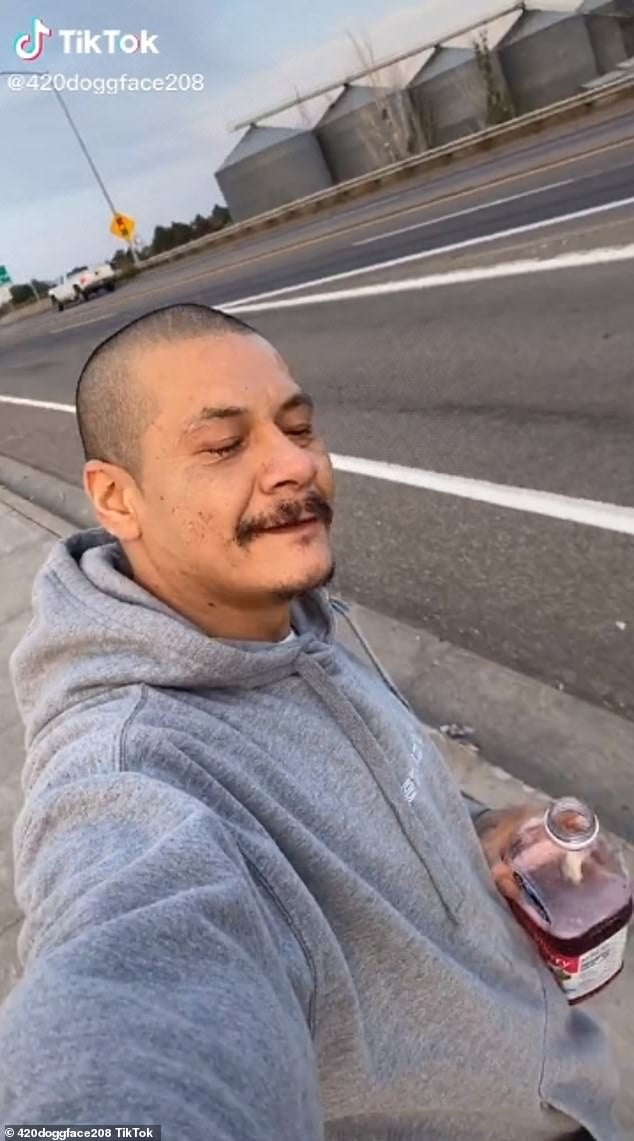 La estrella de TikTok Nathan “Doggface” compra casa tras video viral