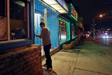 Autoridades aumentan restricciones Covid por Día de Acción de Gracias