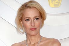 The Crown: Gillian Anderson dice que el programa de Netflix podría haber sido menos amable con la realeza