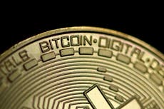 Elon Musk sugiere que el bitcoin es “dinero fantasma”