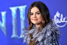 Selena Gómez explica por qué “años de confusión y estar enamorada” valieron la pena