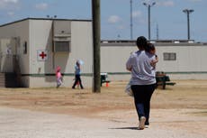 Juez ordena a Estados Unidos dejar de expulsar a niños migrantes