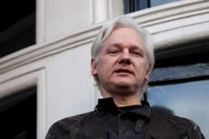 Julian Assange en aislamiento tras brote de coronavirus en la prisión