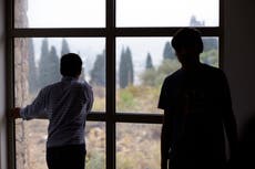 Grecia abolirá detenciones de niños migrantes, informan autoridades