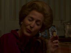 ¿Cuál es el juego de beber de Margaret Thatcher en The Crown?