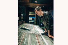 Edgar Barrera el “chofer” que lleva artistas al Latin Grammy