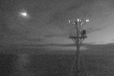 Meteoro se rompe sobre el océano y queda grabado en video