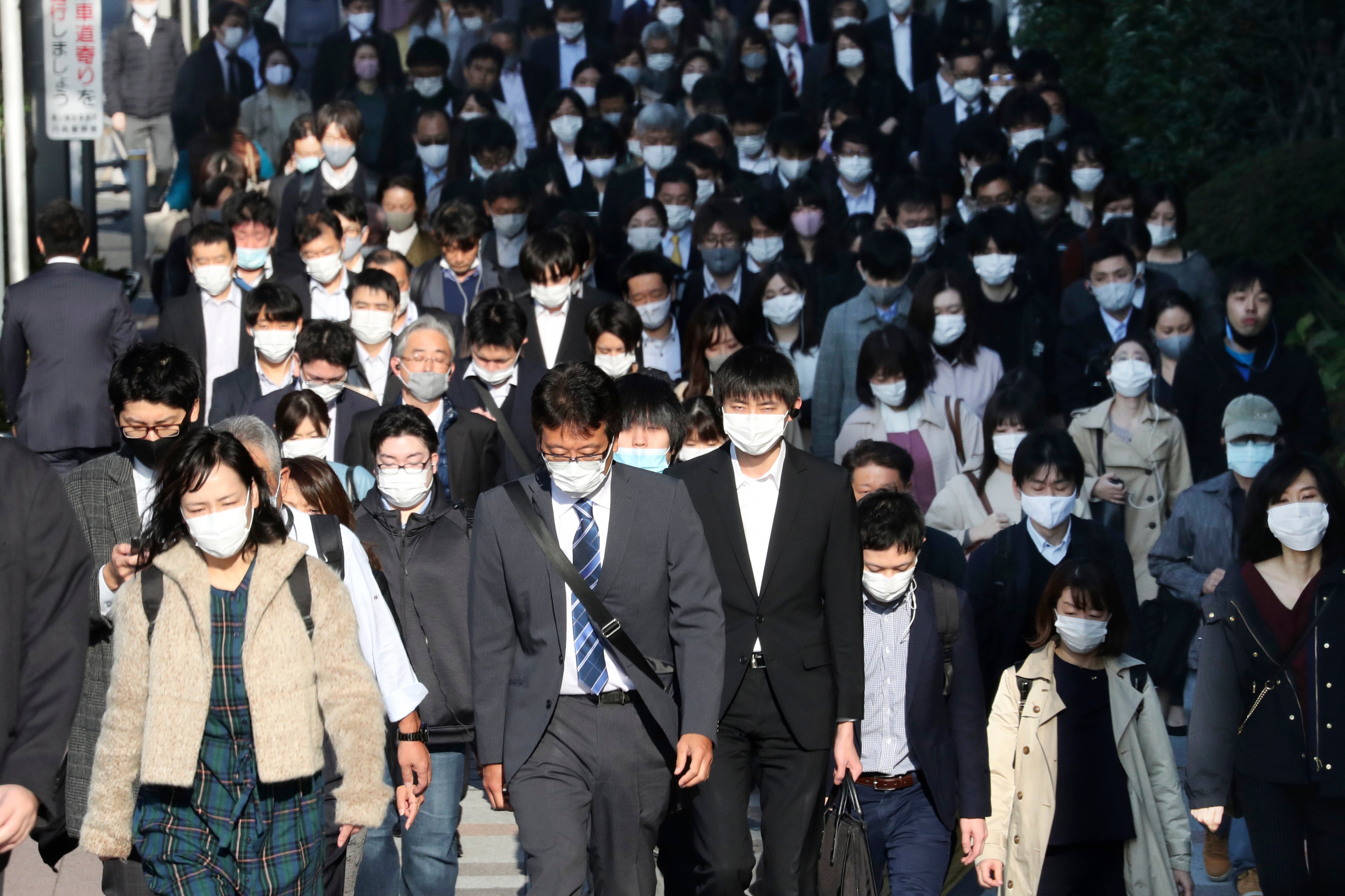 En comparación con muchas otras naciones, Japón ha sido eficaz en el combate al virus, pues acumula menos de 2.000 muertes entre sus 126 millones de habitantes desde el inicio de la pandemia.