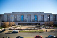 Senador bloquea creación de museo para latinos y mujeres