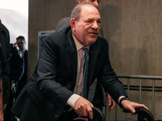 Abogados de Harvey Weinstein piden pausar demanda