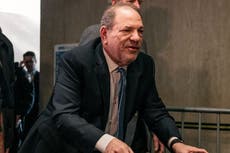 Abogados de Harvey Weinstein piden pausar demanda