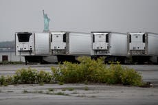 Cientos de muertos por Covid-19 se mantienen en camiones frigoríficos