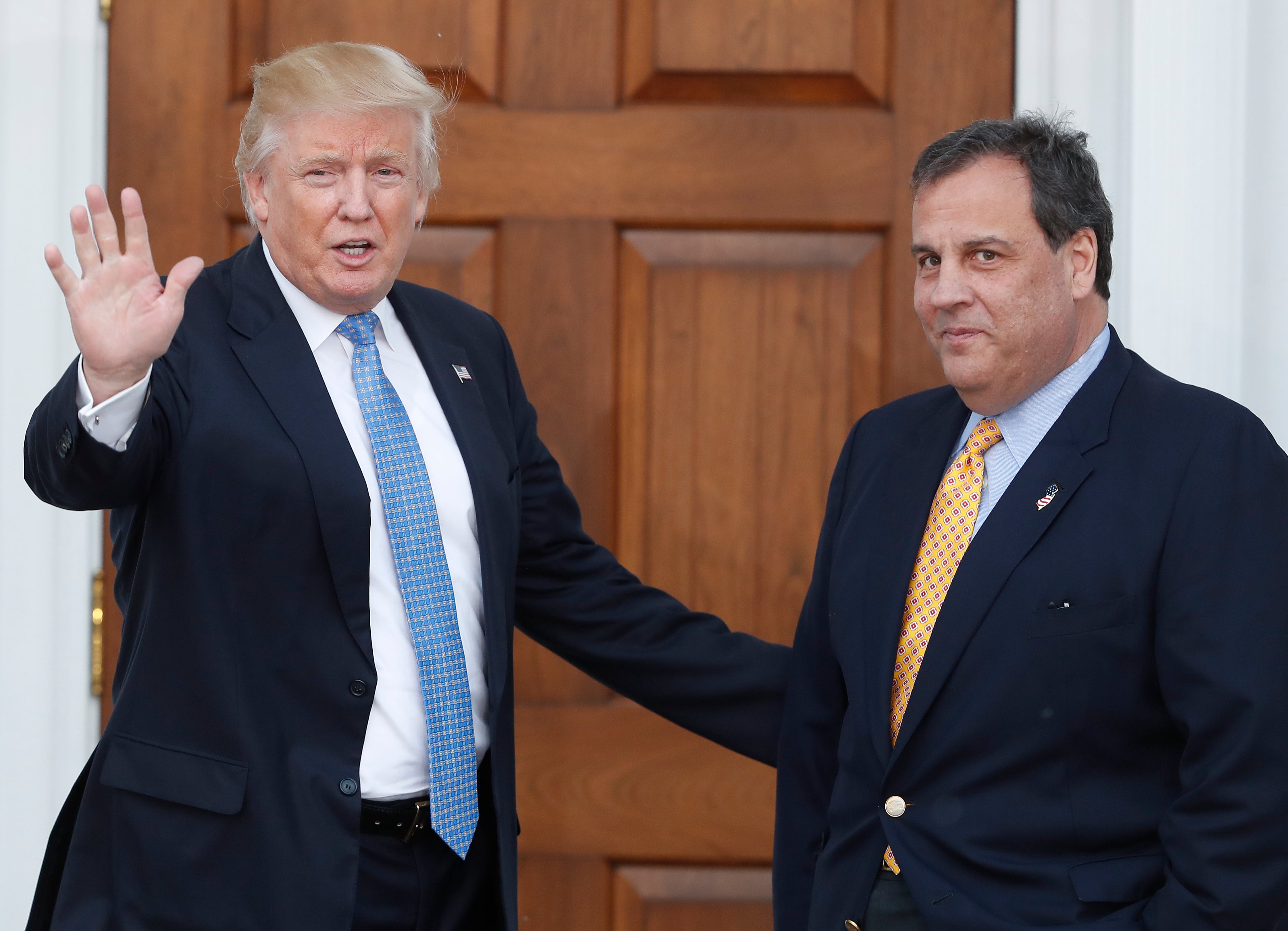 Exgobernador Chris Christie dice que Partido Republicano debe purgar a extremistas conspirativos de QAnon