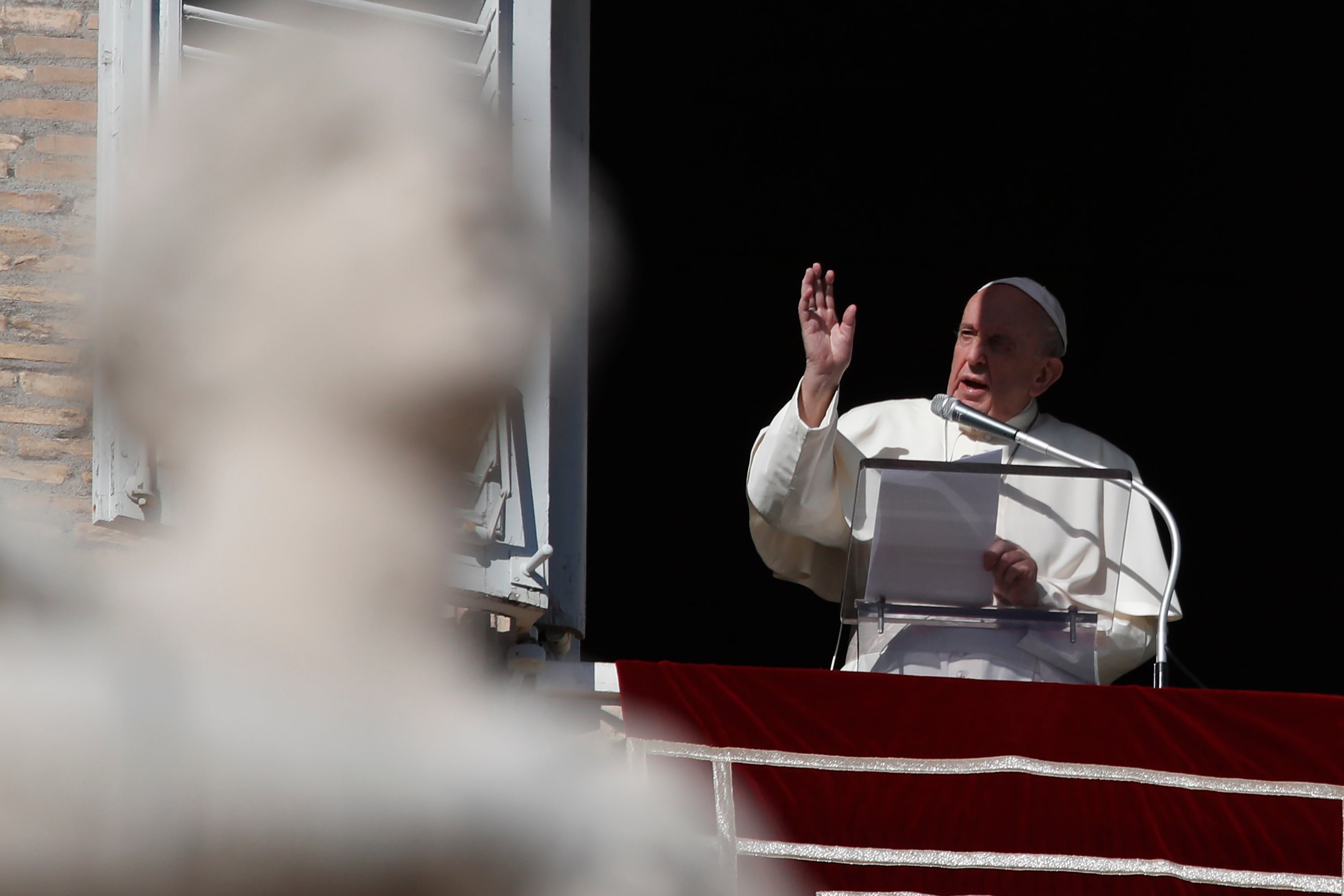 El Papa Francisco ha sido criticado por no usar una máscara en diversas ocasiones