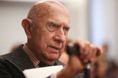 Fallece Beppe Modenese, el “Primer Ministro” de la moda italiana