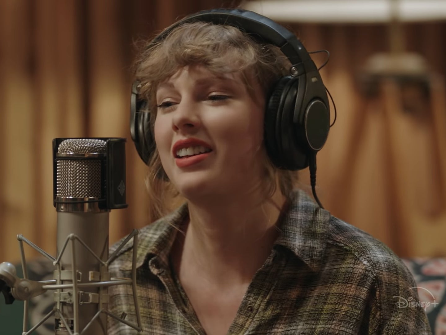 Taylor Swift lanzará su nuevo álbum Evermore esta noche