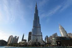 Miles de viajeros británicos quedan varados en los Emiratos Árabes Unidos tras nueva restricción del Reino Unido