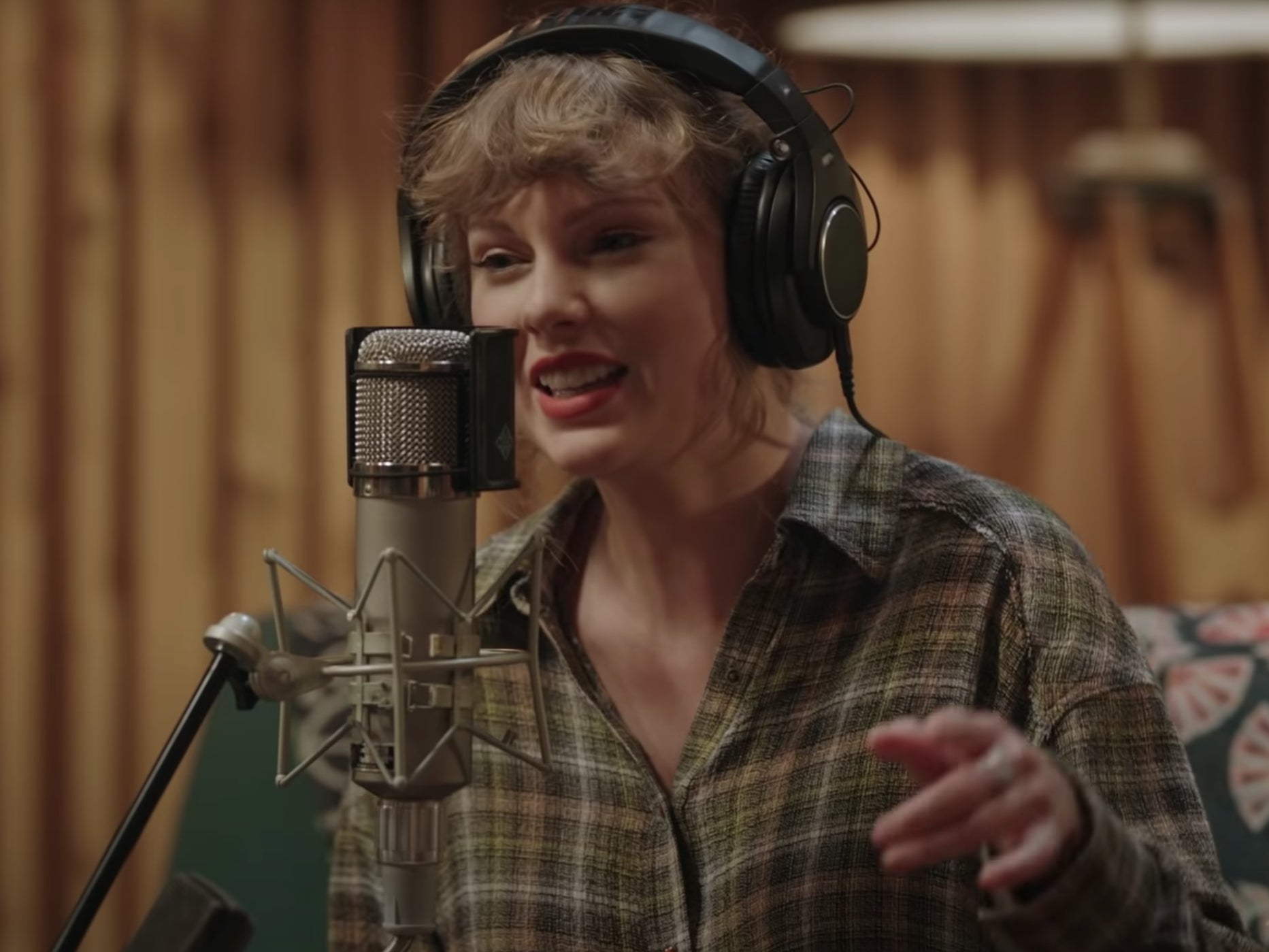 Taylor Swift confirma que su novio coescribió canciones en Folklore