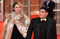 Subastan por más de medio millón de dólares auto que usó Maradona