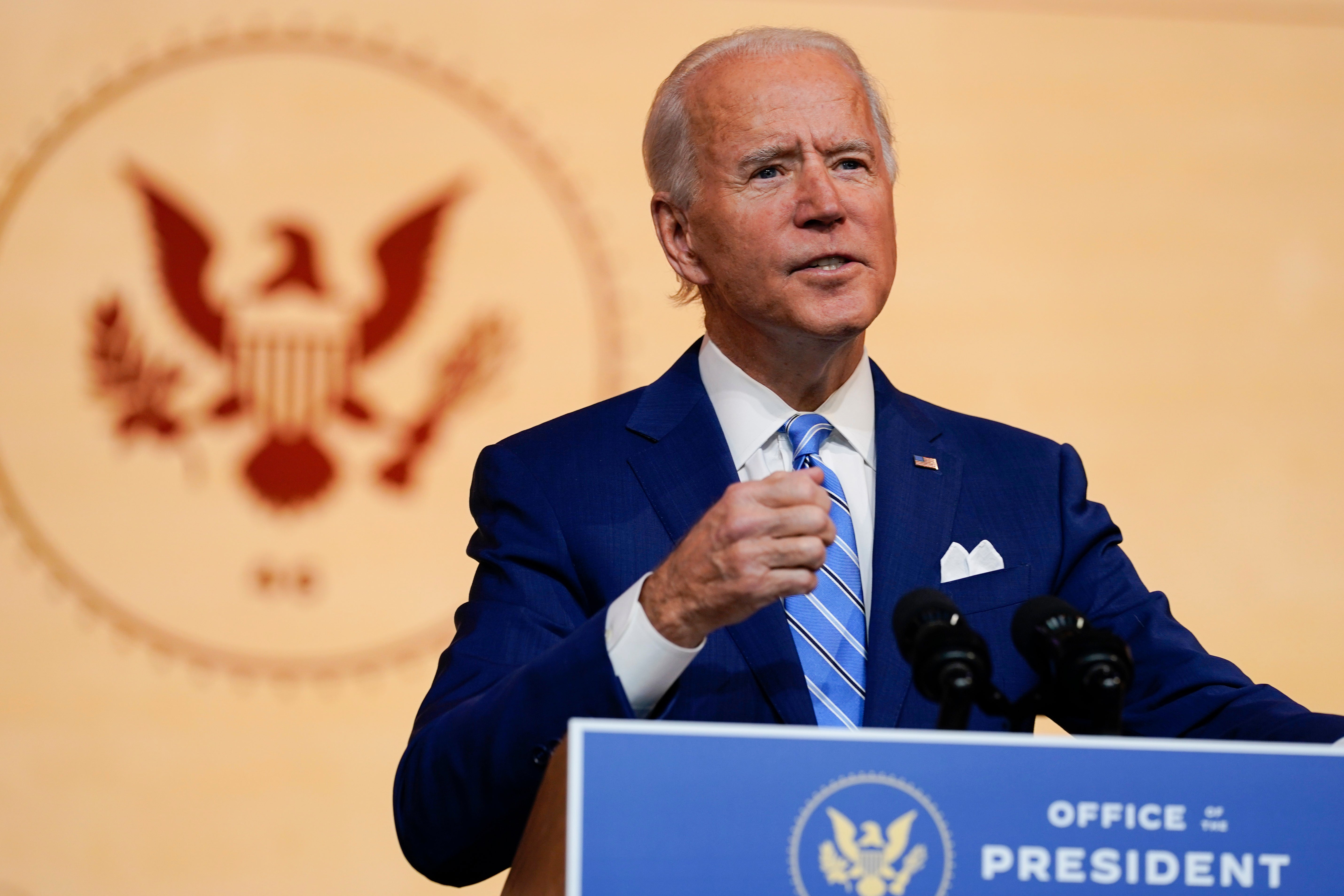 El presidente electo Joe Biden pronuncia un discurso el día antes del Día de Acción de Gracias, el 25 de noviembre.
