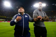 Maradona: Convocan en redes aplauso nacional para despedir al astro