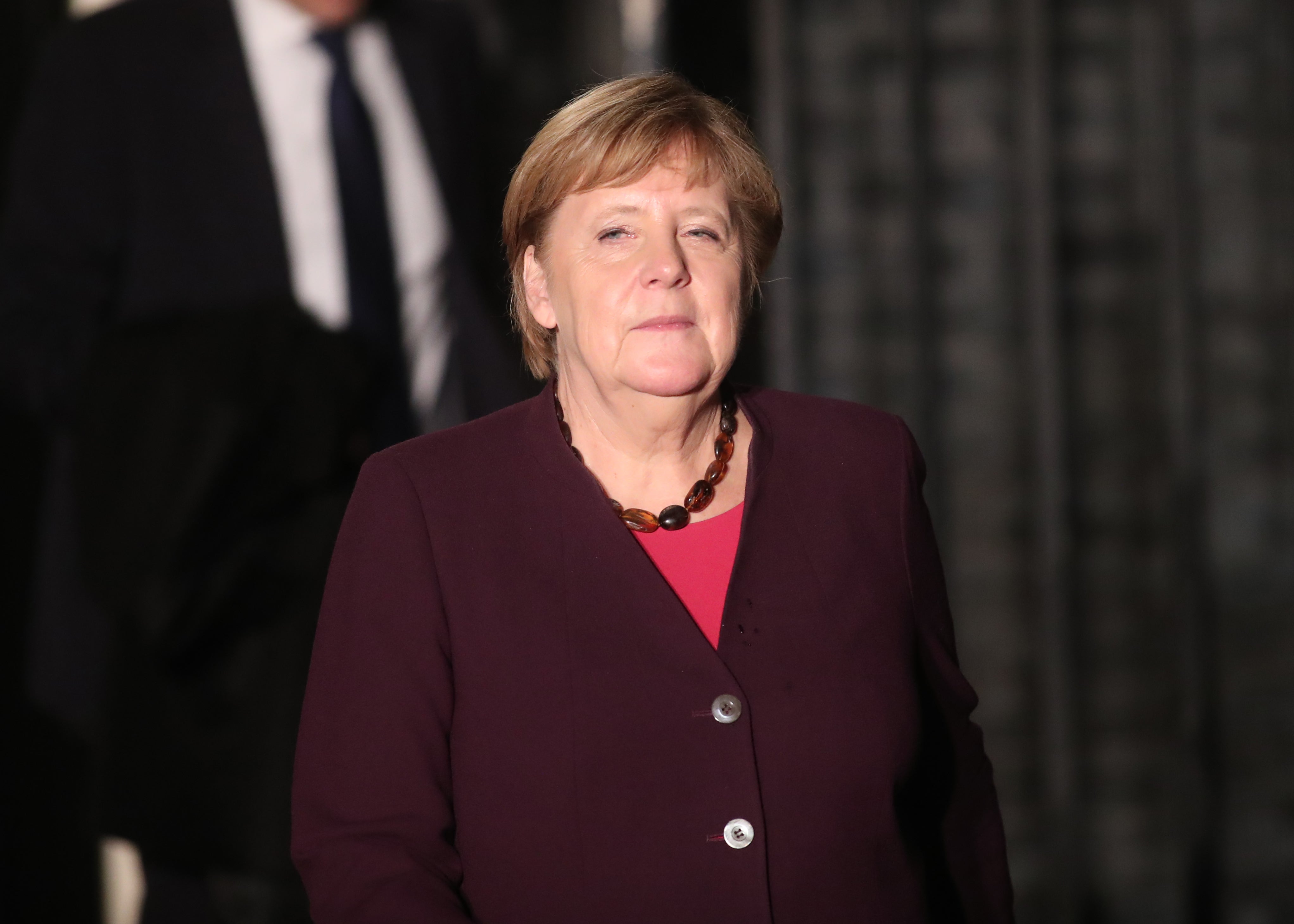 La canciller Angela Merkel dijo que las medidas de bloqueo ahora se extenderán hasta fines de diciembre.