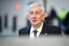 Orador revela amenaza de coche bomba y critica al primer ministro por demorarse en represión de redes sociales