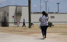 EE.UU. apela prohibición de política sobre expulsar a niños migrantes 