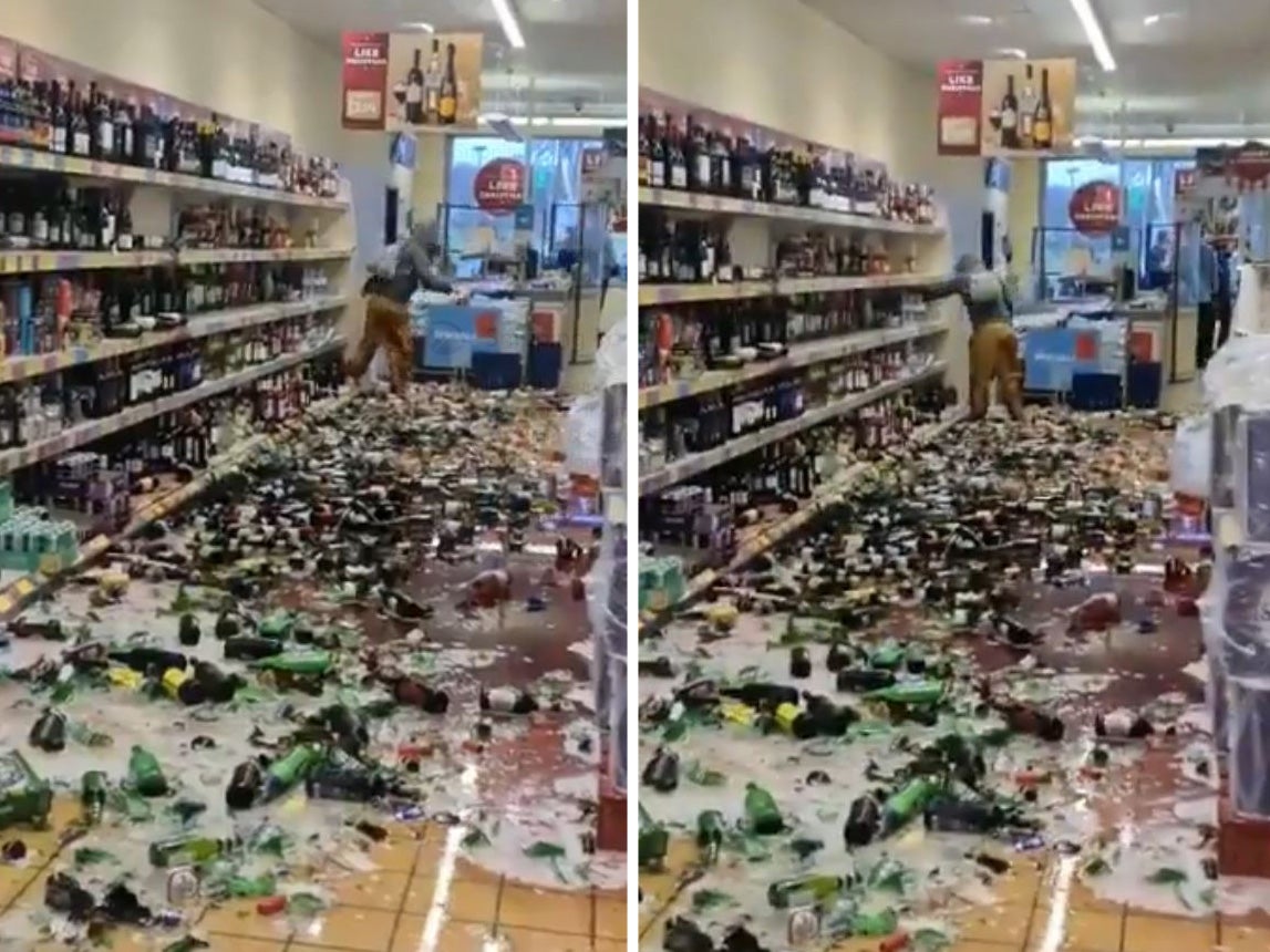 Mujer destroza cientos de botellas de alcohol en un supermercado