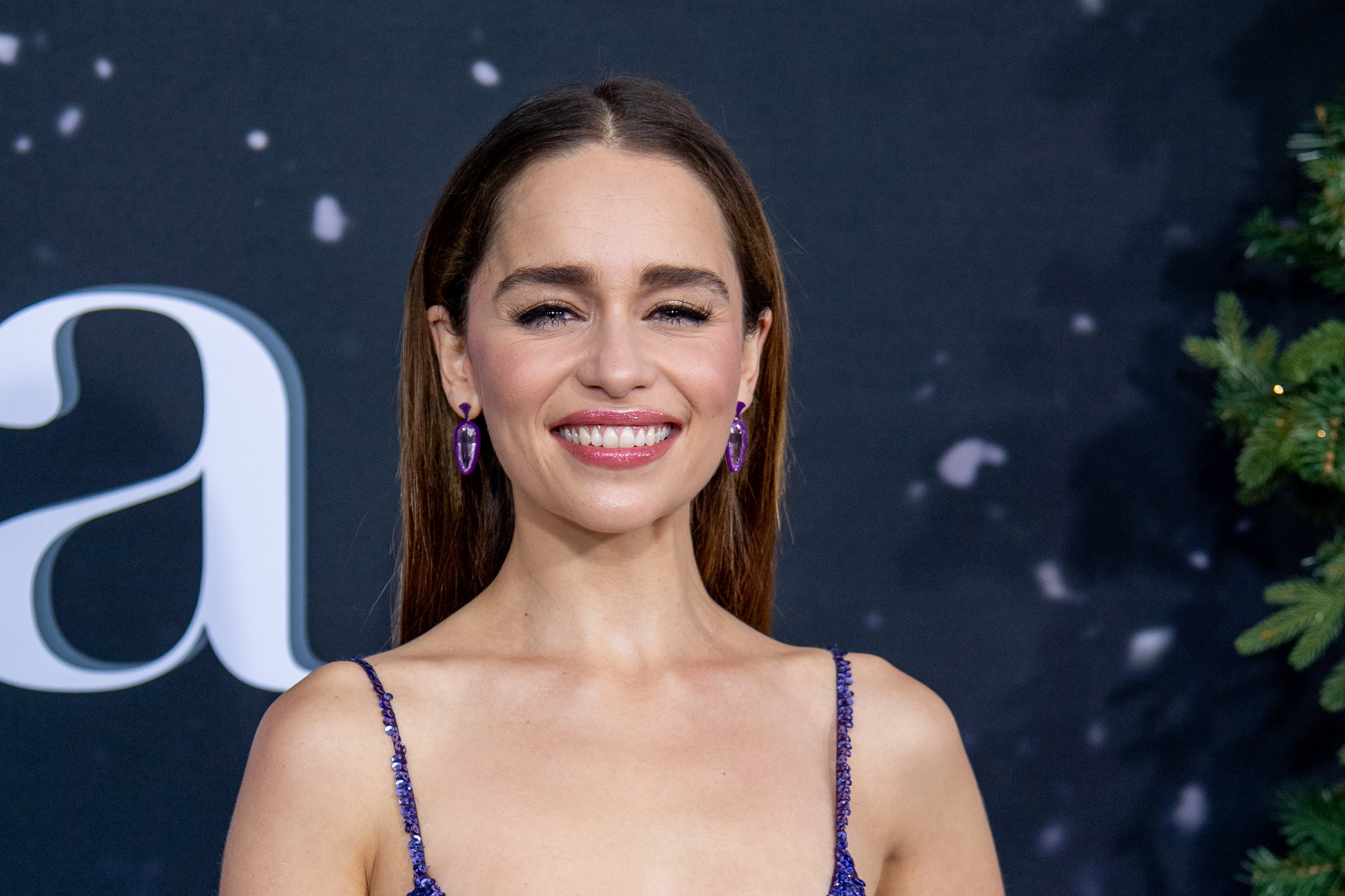 Emilia Clarke improvisó un discurso completo de Game of Thrones