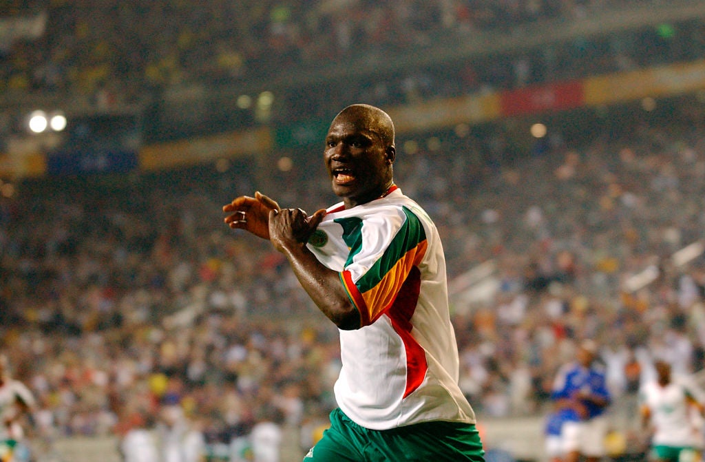 Diop jugó 63 partidos con Senegal, anotando 11 goles, incluido el histórico gol contra Francia en Seúl.