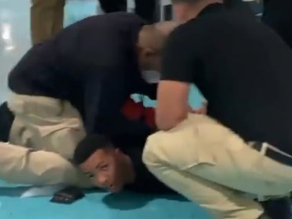 Pasajero ataca a soldado en aeropuerto de Puerto Rico