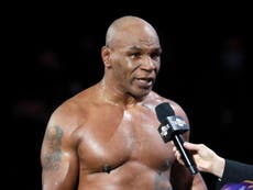 Mike Tyson promete mantenerse en forma tras pelea ante Roy Jones Jr.